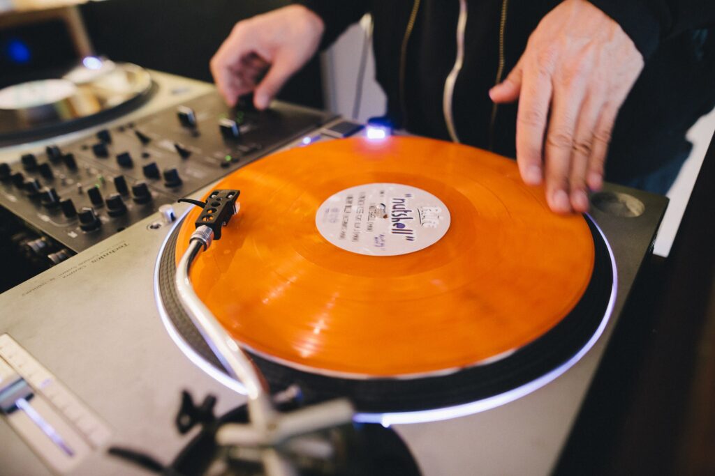 8 Best DJ Turntables for Beginners