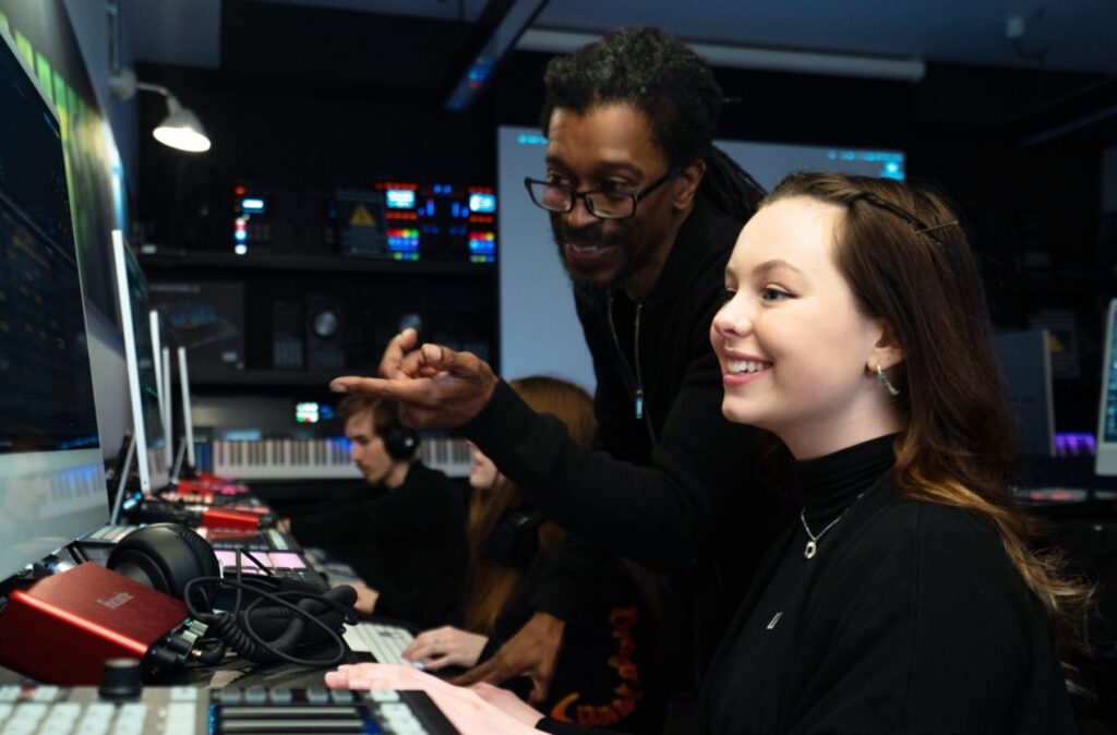 Save 20% off Summer School in pointblank London! -