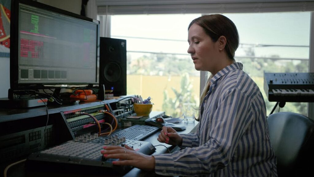 Watch Jessy Lanza Break Down “Don’t Leave Me Now”