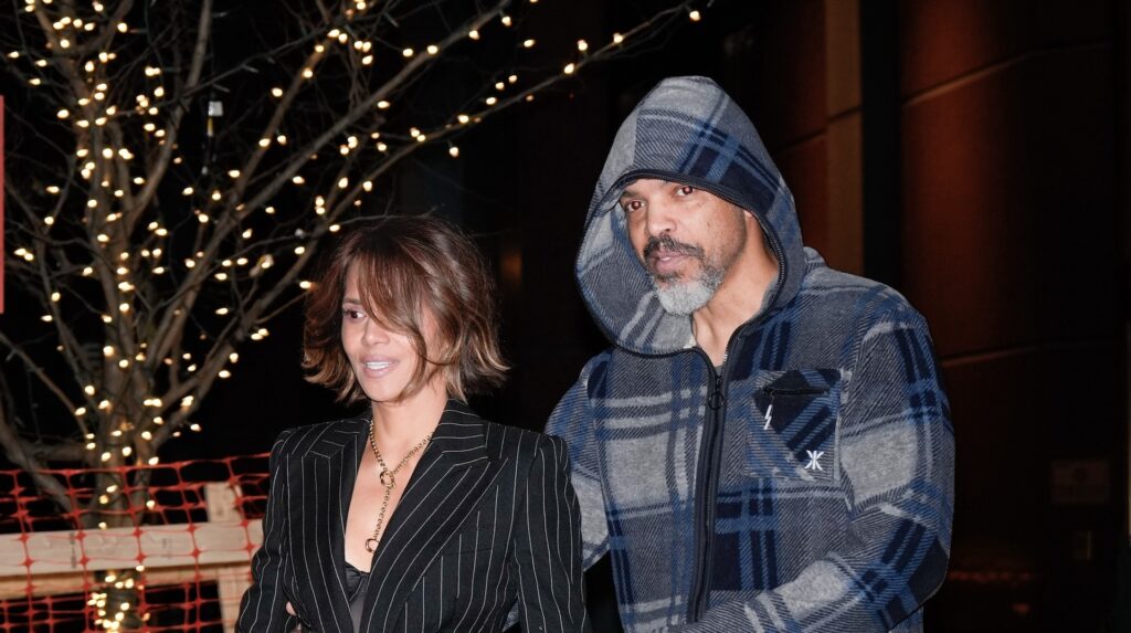 Kali Uchis: Sincerely, Complex Exclusive Shiny Starlight Vinyl