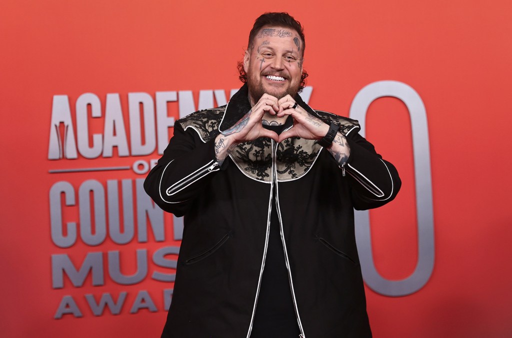 Jelly Roll Speaks to Inmates During Surprise Visit to Minnesota Jail