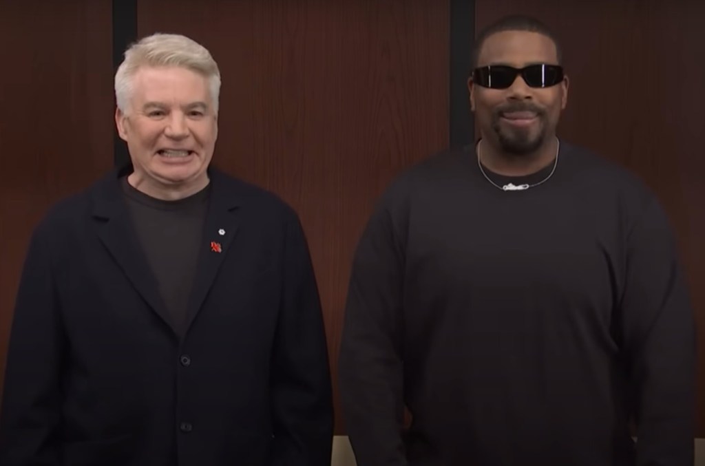 Kanye West and Mike Myers Reunite in Elevator Sketch Kanye West and Mike Myers Reunite in Elevator Sketch