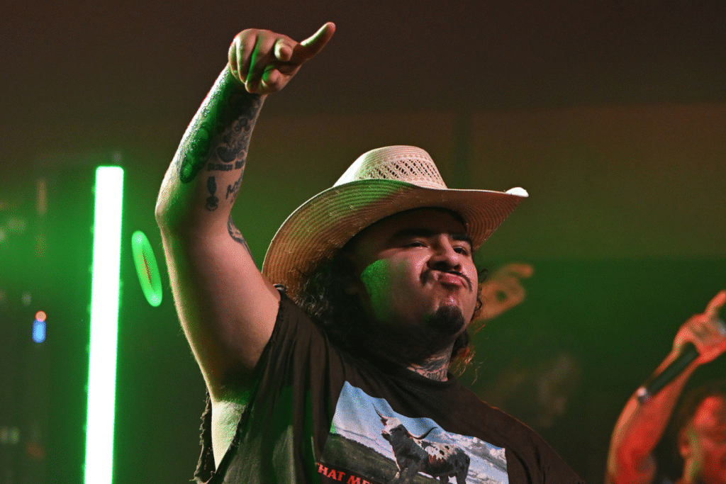 That Mexican OT Takes Bull Hits Like A Champ In Fort Worth
