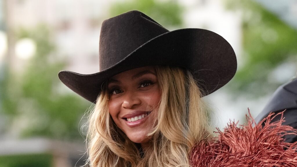 Beyoncé’s Flying Car Malfunctions During Houston Show: ‘S… Beyonce