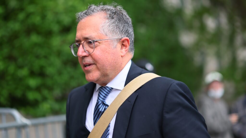Attorney Marc Agnifilo arrives for Sean "Diddy" Combs sex trafficking trial at Manhattan Federal Court on May 21, 2025 in New York City.