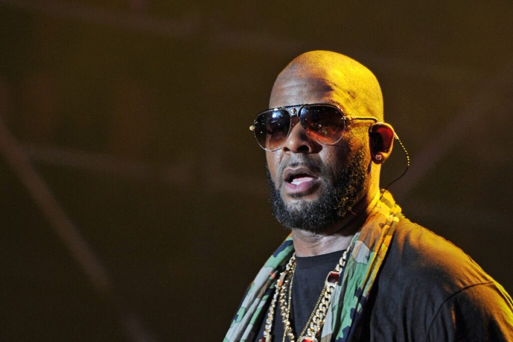 EXCLUSIVE: R. Kelly Demands Entire Chicago Prosecutor's Office Be Removed From His Case