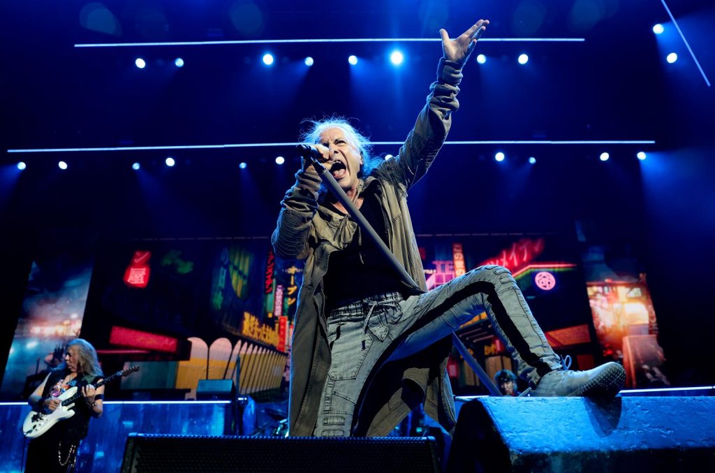 Iron Maiden’s Manager Renews Plea for Limited Phone Use During Gigs Iron Maiden’s Manager Renews Plea for Limited Phone Use During Gigs
