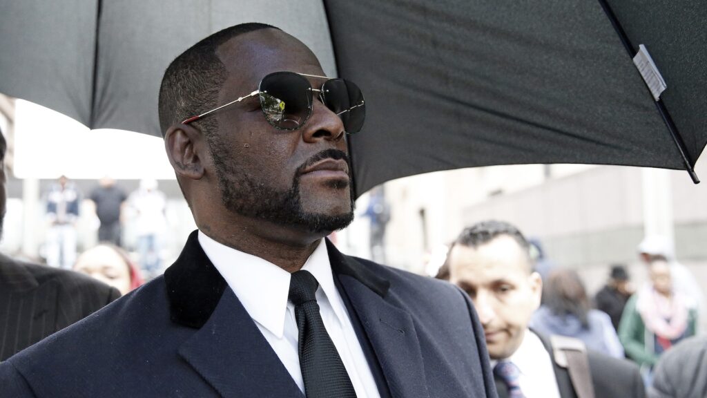 Singer R. Kelly leaves the Leighton Courthouse following his status hearing, in relation to the sex abuse allegations made against him, on May 07, 2019 in Chicago, Illinois.
