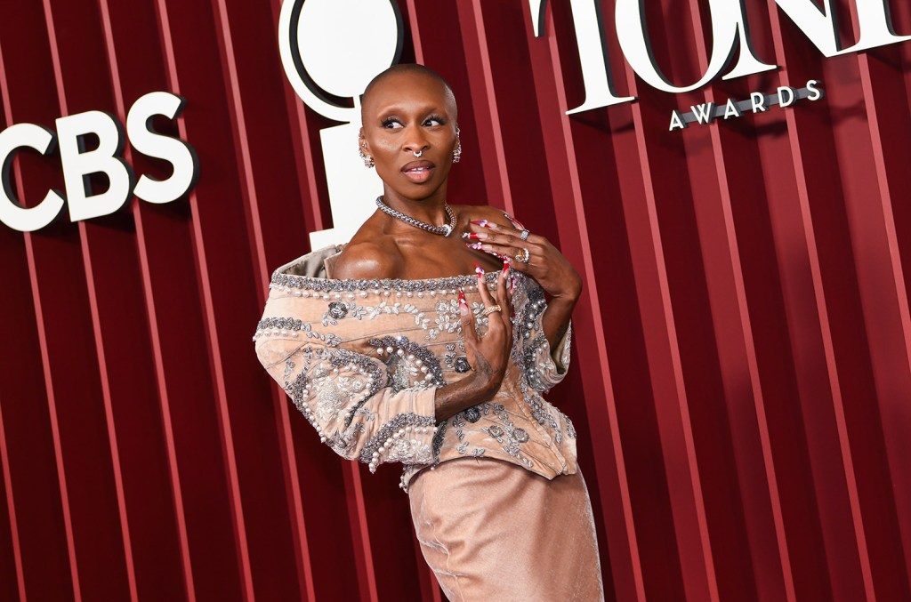 Tony Awards Red Carpet: Best Photos From 2025 Tony Awards Red Carpet: Best Photos From 2025