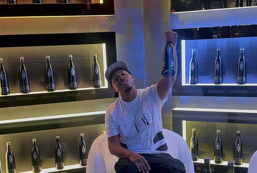 Calvin Ross Wins Best R&B Artist of The Year Award and is “Cuttin Up” This Summer With 2c’s