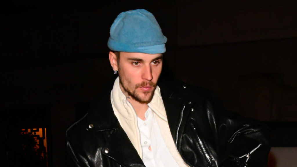 Justin Bieber’s ‘SWAG’ Scores No. 1 on R&B Albums Chart KAWS X Clipse LGSEO Tee Box Set 8