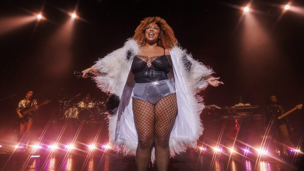 Lizzo Reveals Before-And-After Weight Loss Photos Lizzo Reveals Before-And-After Weight Loss Photos