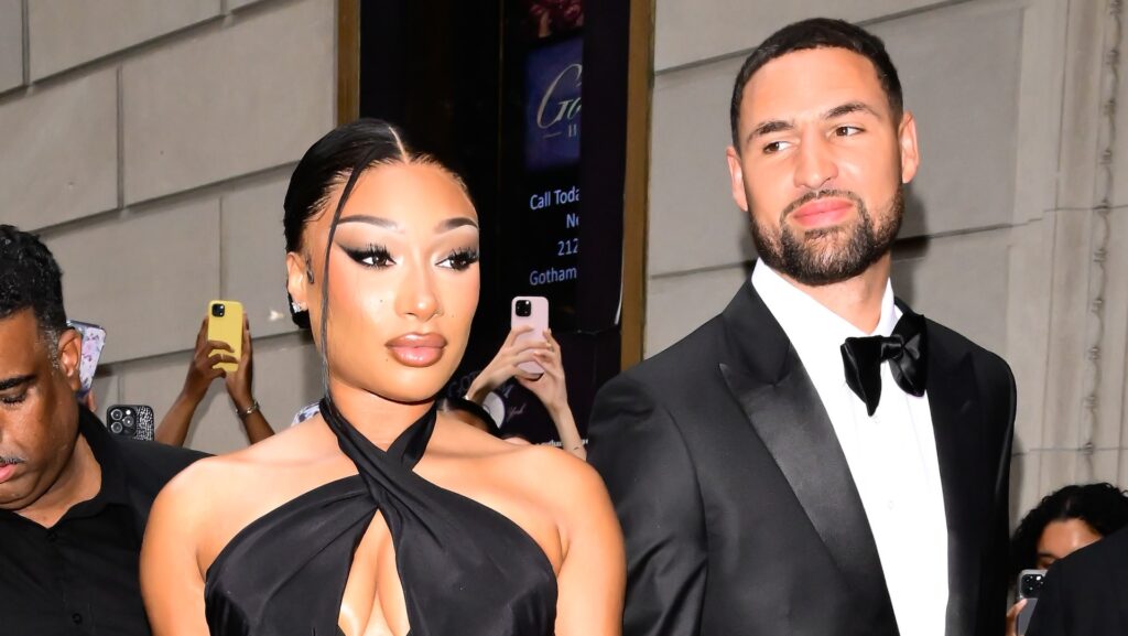 Megan Thee Stallion and Klay Thompson’s New Workout Video… KAWS X Clipse LGSEO Tee Box Set 8