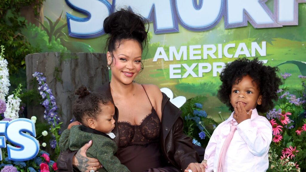 Rihanna Attends 'Smurfs' LA Premiere With RZA And Riot