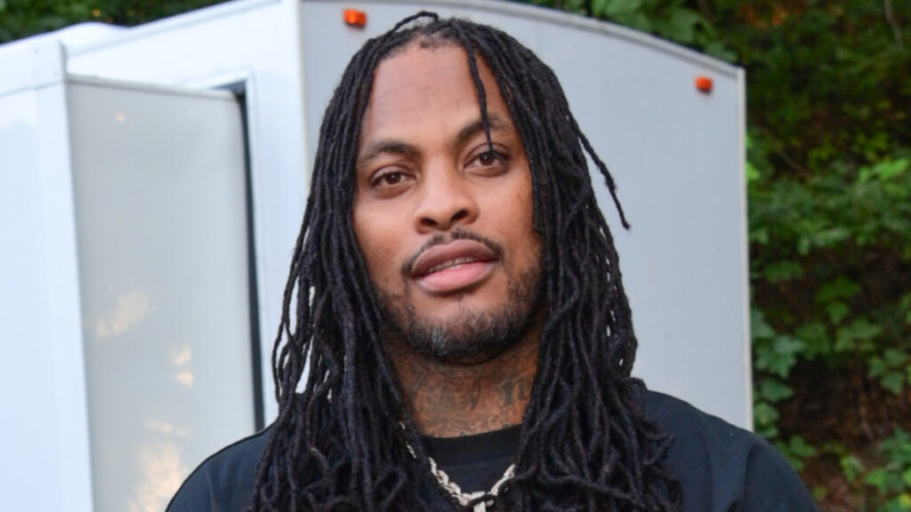 Waka Flocka Performs Kendrick’s “Not Like Us” and Drake’s… KAWS X Clipse LGSEO Tee Box Set 8