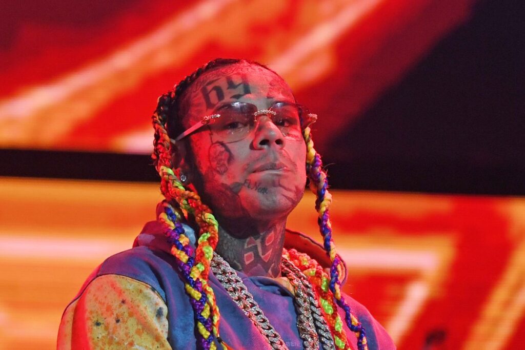 6ix9ine Pays Tribute To "Queen Of New York" Influencer After Her Death