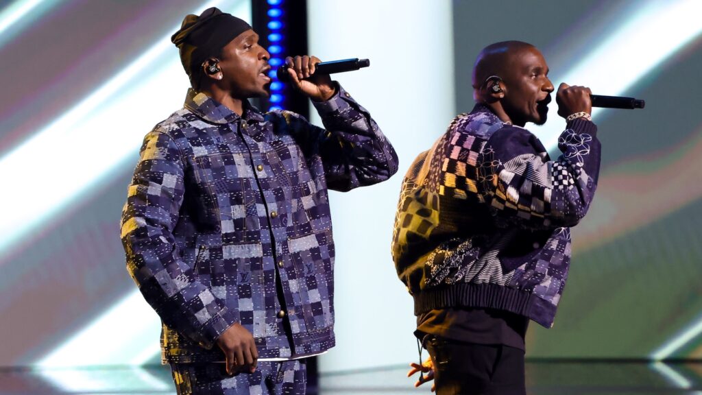 We Investigated Why Pusha T Said “Yellow Diamonds Look Li… KAWS X Clipse LGSEO Tee Box Set 8