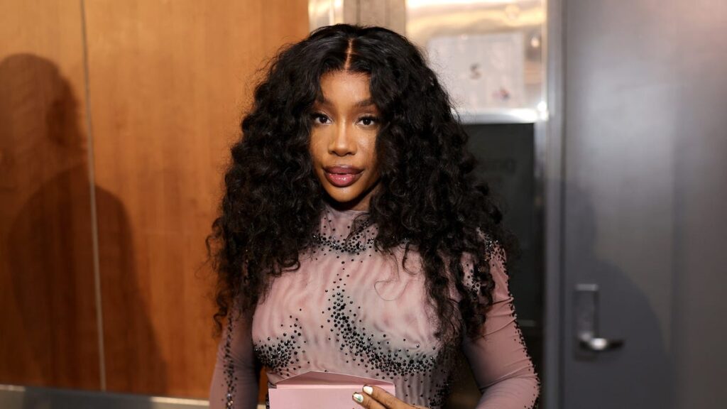 SZA Tells Fans Not To Make AI Photos Of Her, Criticizes Xania Monet