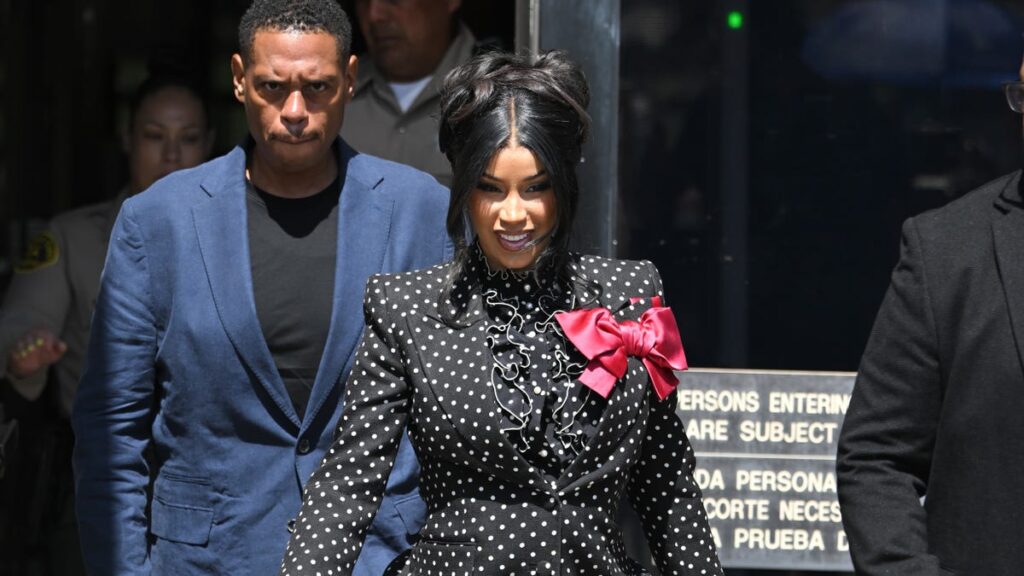 Cardi B Beats Security Guard’s Bid For New Trial Over Pen-Tossing Claim Cardi B Beats Security Guard's Bid For New Trial Over Pen-Tossing Claim