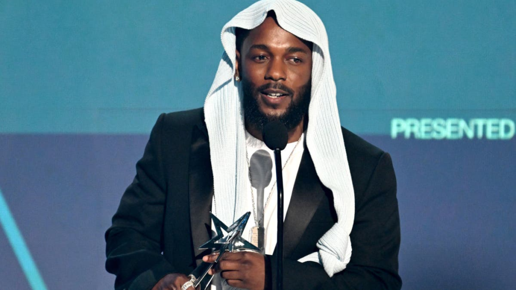 Kendrick Lamar Crowned Billboard’s Top R&B/Hip-Hop Artist of the Year Kendrick Lamar Crowned Billboard’s Top R&B/Hip-Hop Artist of the Year