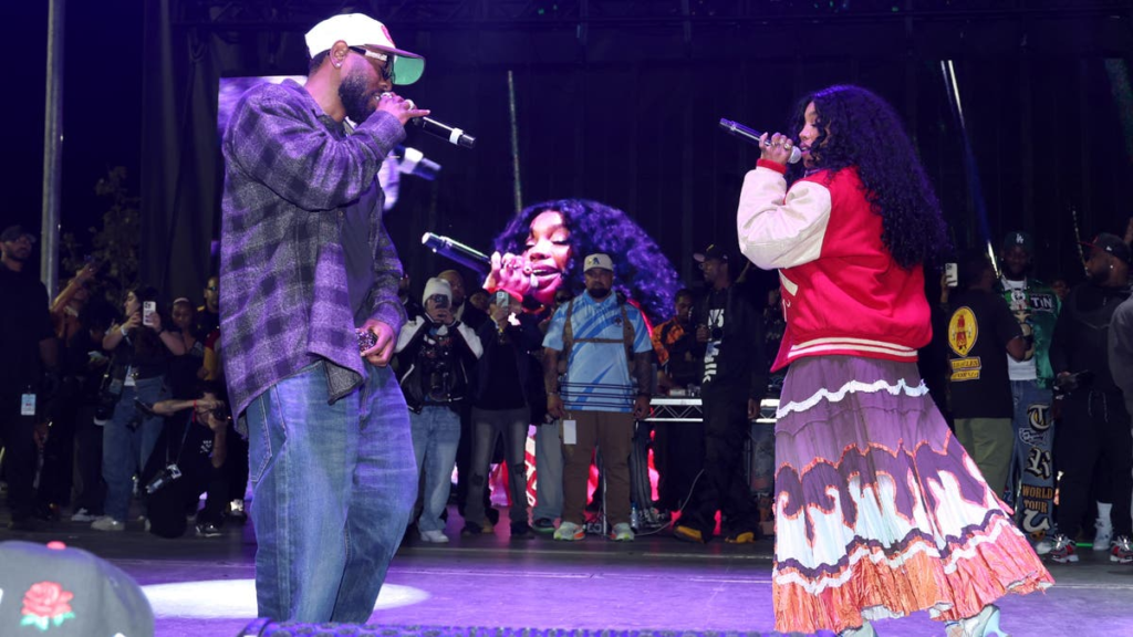 Kendrick Lamar & SZA Light Up TDE’s 12th Annual Christmas Concert Kendrick Lamar & SZA Light Up TDE’s 12th Annual Christmas Concert