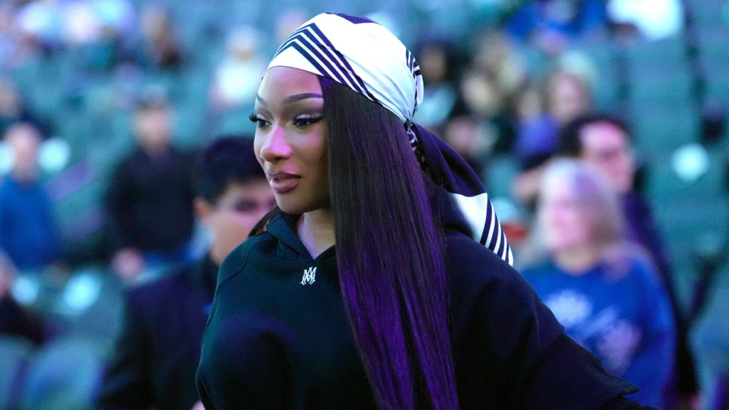 Megan Thee Stallion Awarding $5K Grants For Students & Teachers Megan Thee Stallion Awarding $5K Grants For Students & Teachers