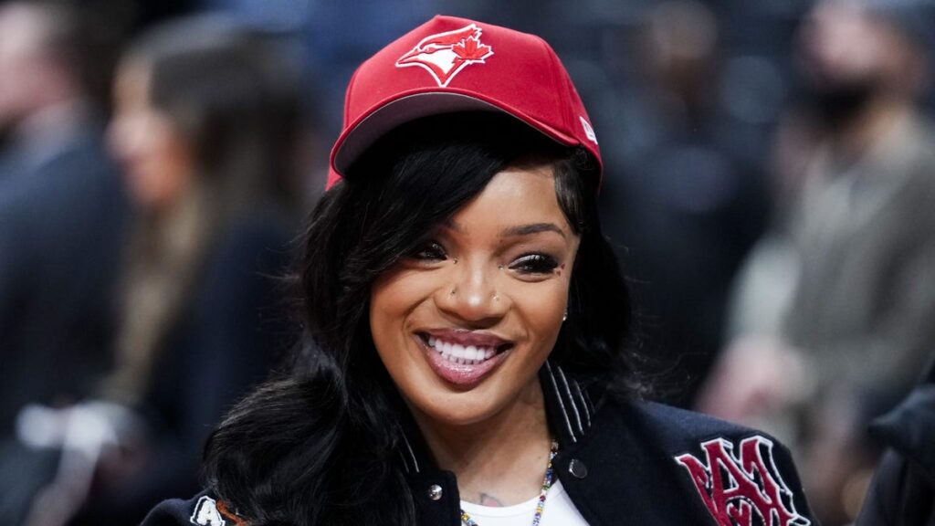 GloRilla's Sister Says She's "Obligated" To Give Family $2,500 Each